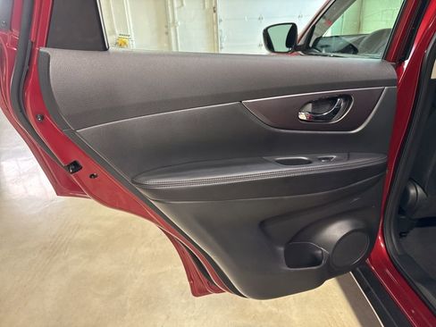 Used 2016 Nissan Rogue S AWD/4WD image 26