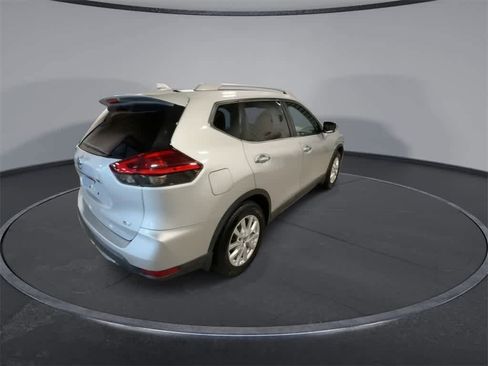 Used 2017 Nissan Rogue SV w/ SV Family Package image 8