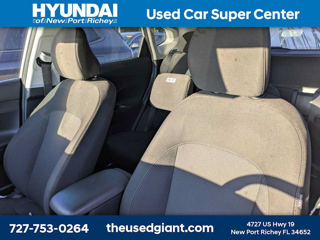 Used 2024 Hyundai Kona SE FWD image 3