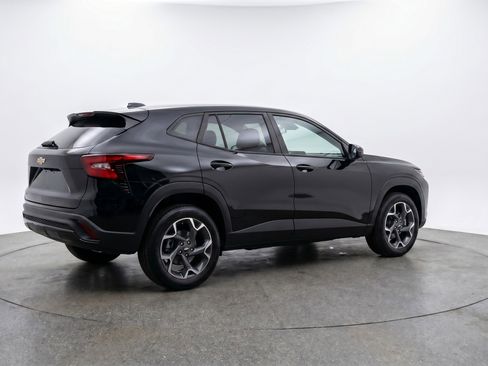 Used 2025 Chevrolet Trax LT FWD image 9