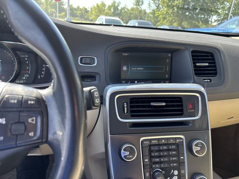 Used 2015 Volvo V60 T5 Premier Plus FWD image 31