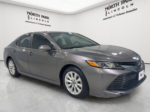 Used 2020 Toyota Camry LE w/ Convenience Package FWD image 7