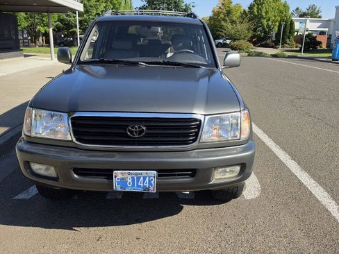 Used 1998 Toyota Land Cruiser w/ Leather Trim Pkg AWD/4WD image 2