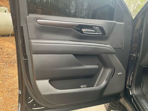 Used 2025 Chevrolet Tahoe Z71 w/ Comfort Package image 17