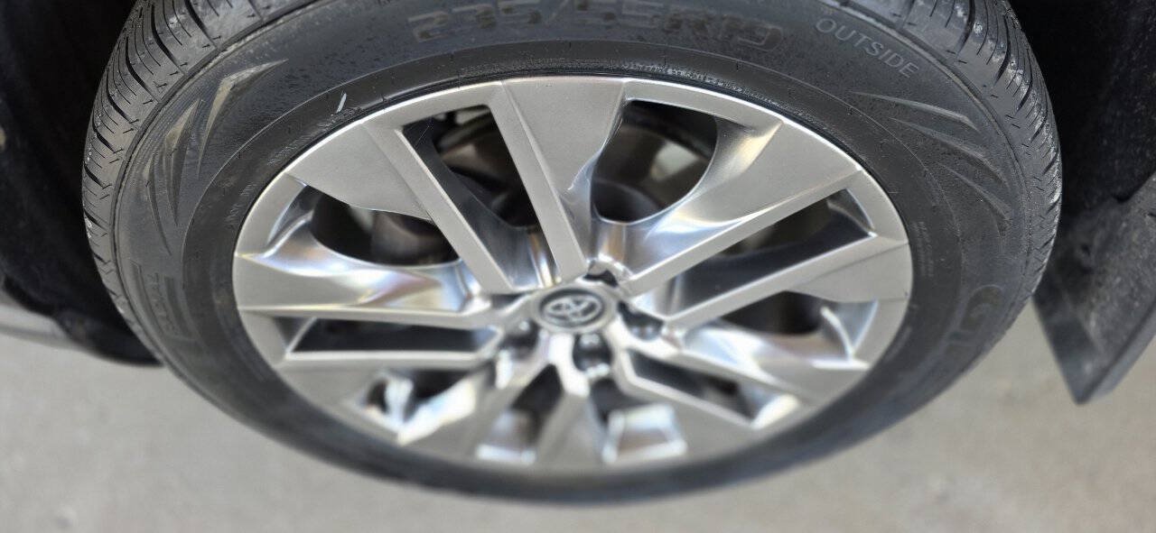 Used 2020 Toyota RAV4 XLE Premium AWD/4WD image 30