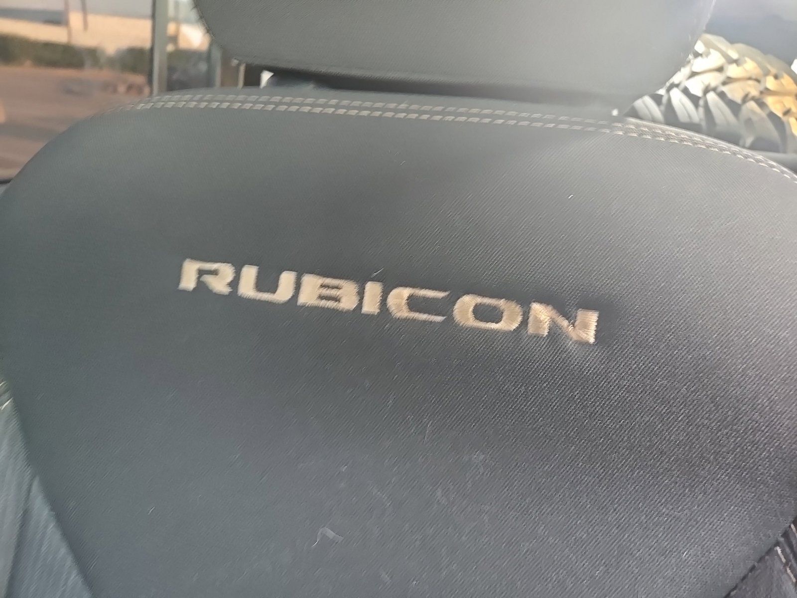 Used 2015 Jeep Wrangler Unlimited Rubicon w/ Connectivity Group AWD/4WD image 17