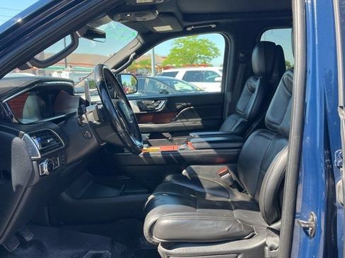 Used 2018 Lincoln Navigator Reserve w/ Technology Package AWD/4WD image 8