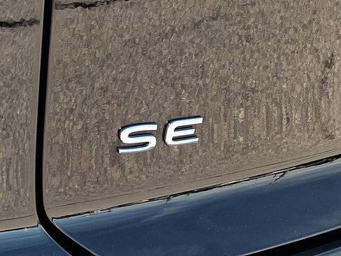 Used 2023 Volkswagen Atlas Cross Sport SE FWD image 30
