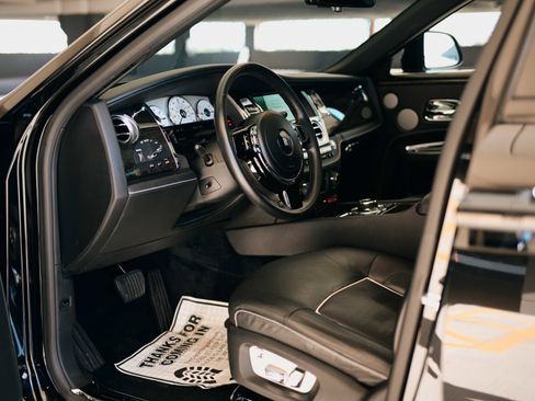 Used 2014 Rolls-Royce Ghost image 10