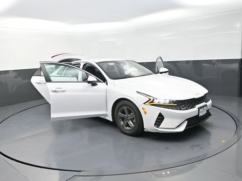 Used 2023 Kia K5 LXS image 31
