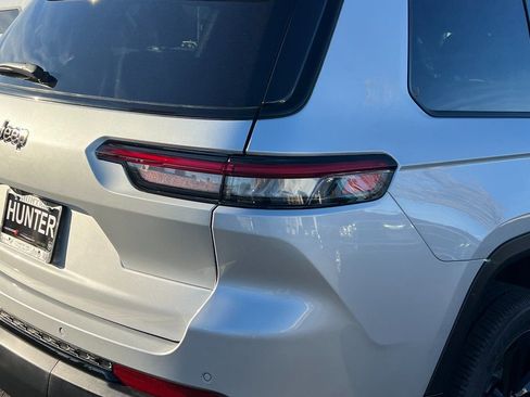 New 2025 Jeep Grand Cherokee L Altitude image 17