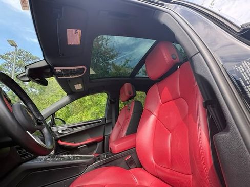 Used 2021 Porsche Macan AWD/4WD image 3