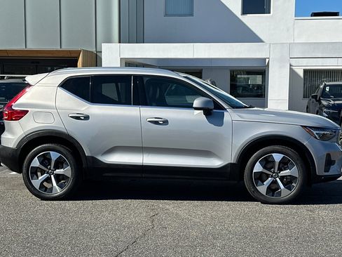 Certified 2023 Volvo XC40 B5 Plus w/ Protection Package Premier image 3