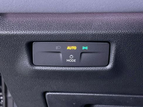 New 2025 Volkswagen Tiguan SE image 27