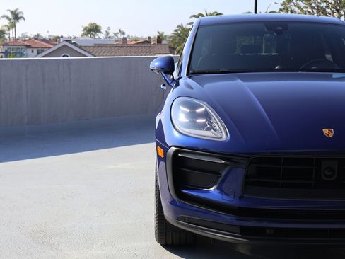 Certified 2024 Porsche Macan image 12