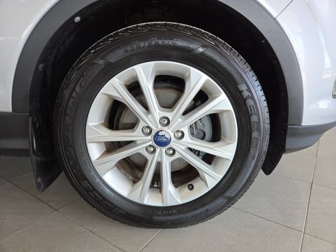 Used 2017 Ford Escape SE w/ SE Cold Weather Package FWD image 9