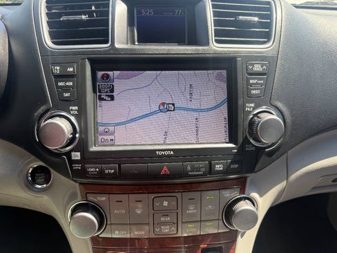 Used 2012 Toyota Highlander Limited w/ Tow Pkg FWD image 19
