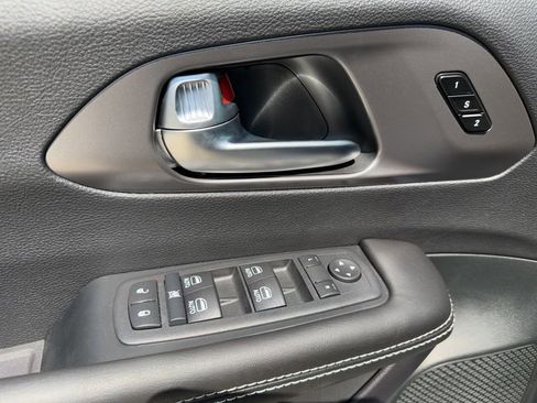 New 2026 Chrysler Pacifica Select FWD image 20