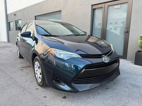 Used 2018 Toyota Corolla XLE image 3