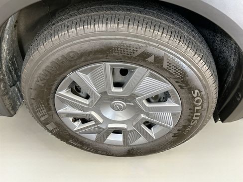 Used 2025 Nissan Kicks S image 11