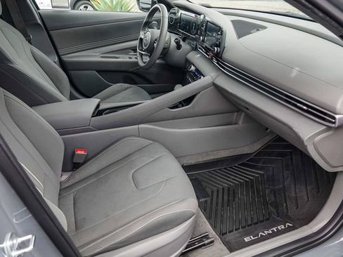 Certified 2023 Hyundai Elantra Limited FWD image 16