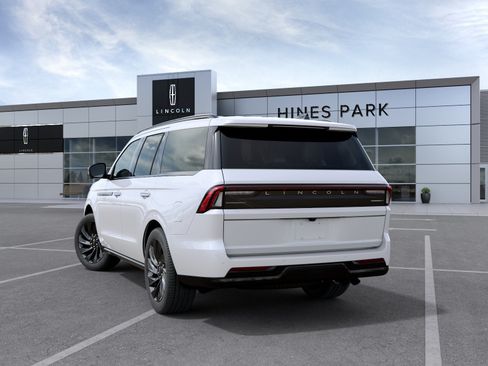 New 2027 Lincoln Navigator Reserve w/ Jet Appearance Package AWD/4WD image 8