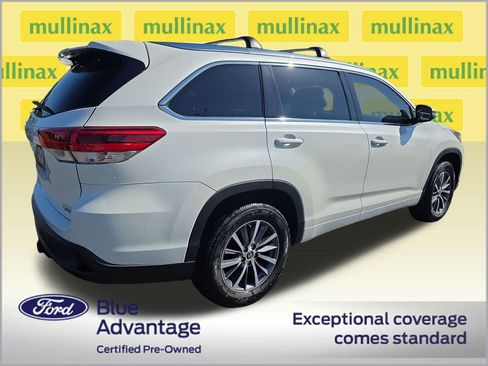 Used 2018 Toyota Highlander XLE w/ Carpet Mat Package (TMS) FWD image 3
