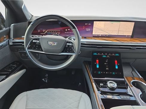 Used 2026 Cadillac Escalade ESV Platinum Sport w/ LPO, Floor Liner Package AWD/4WD image 11
