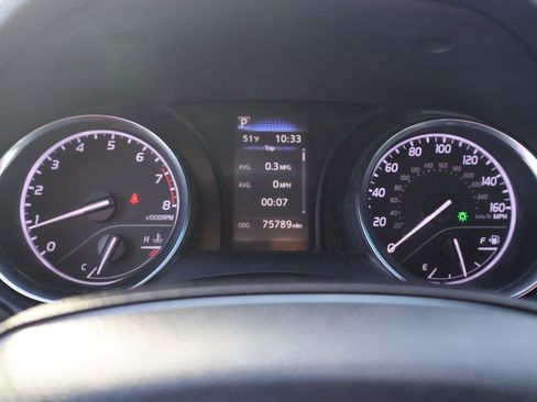 Used 2019 Toyota Camry SE image 2