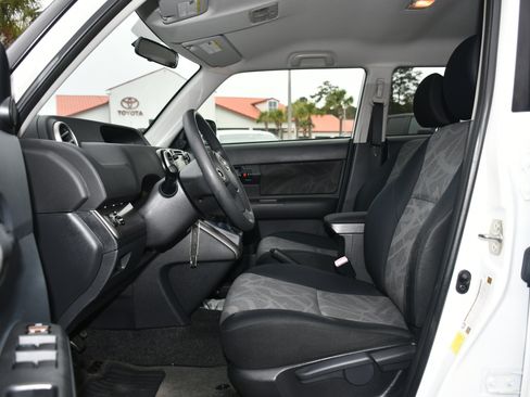 Used 2015 Scion xB image 7
