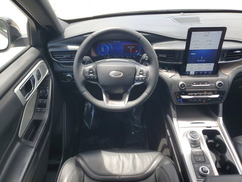 Used 2020 Ford Explorer Platinum w/ Premium Technology Package image 23