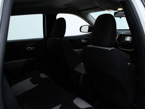 Used 2014 Jeep Cherokee Sport FWD image 21