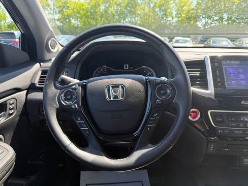 Used 2017 Honda Pilot Touring image 14