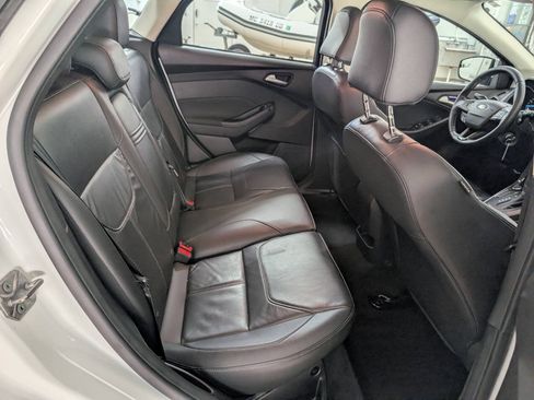 Used 2015 Ford Focus SE w/ Equipment Group 201A FWD image 16