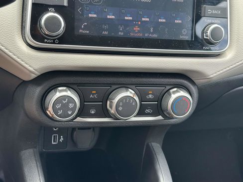 Used 2022 Nissan Versa SV image 25