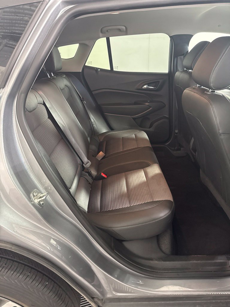Used 2025 Chevrolet Trax LT FWD image 17