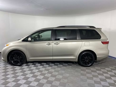 Used 2017 Toyota Sienna XLE w/ XLE Navigation Package AWD/4WD image 5
