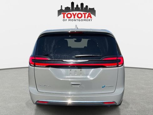 Used 2022 Chrysler Pacifica Touring-L image 4
