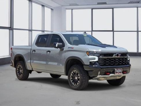 Used 2025 Chevrolet Silverado 1500 ZR2 w/ Technology Package AWD/4WD image 3