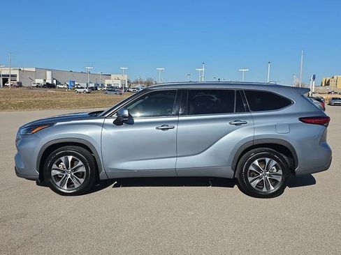 Used 2021 Toyota Highlander XLE image 10