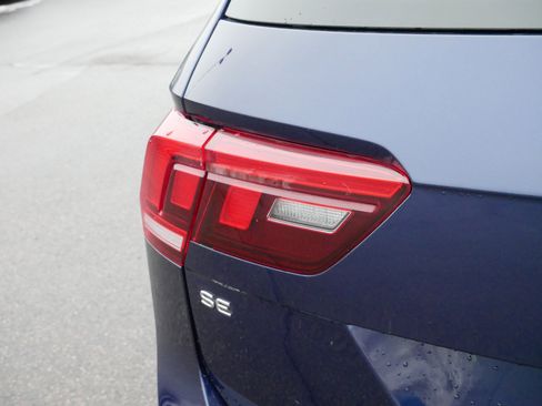 Certified 2022 Volkswagen Tiguan SE image 17