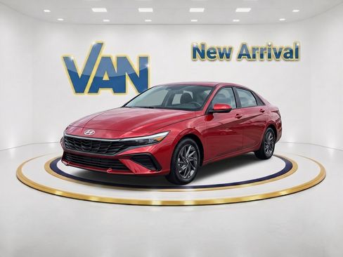 Used 2024 Hyundai Elantra Blue FWD image 1