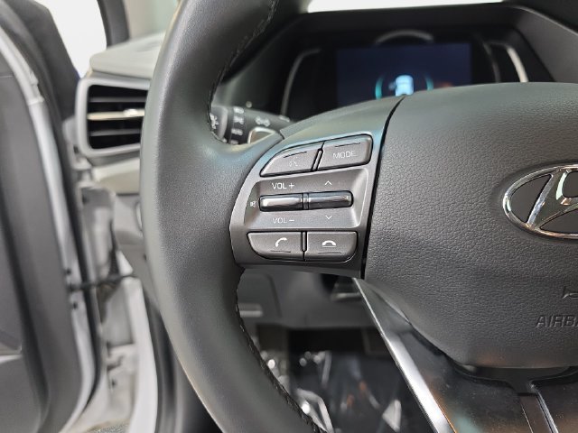 Used 2020 Hyundai Ioniq SE FWD image 17