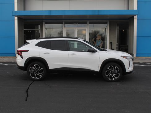 New 2026 Chevrolet Trax RS image 3