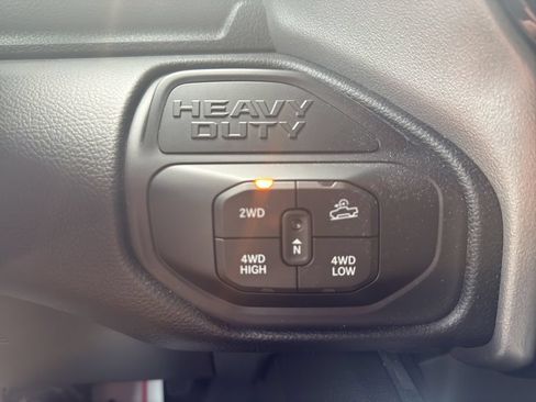 Used 2025 RAM 2500 Laramie AWD/4WD image 22