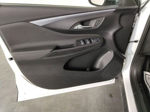 Used 2025 Buick Envista Preferred image 26