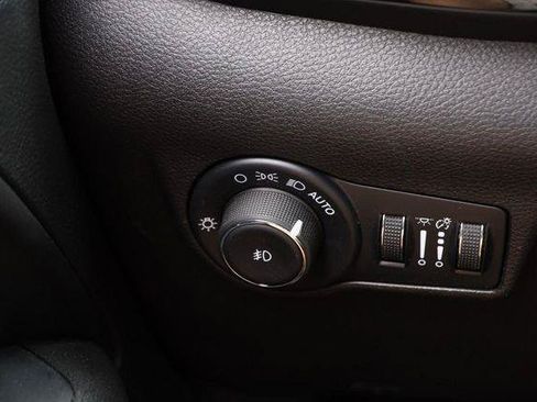 Used 2025 Jeep Compass Trailhawk AWD/4WD image 19