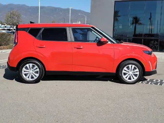 Used 2025 Kia Soul LX FWD image 29