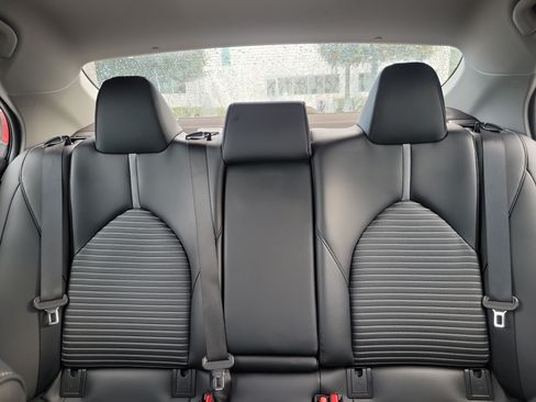 Used 2020 Toyota Camry SE FWD image 21