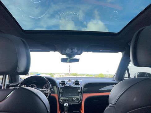 Used 2020 Bentley Bentayga Design Series AWD/4WD image 24